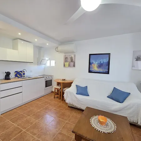 Apartamento Frente A La Playa Con Vistas Y Garaje, Nucleo Cristal *