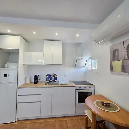 Apartamento Frente A La Playa Con Vistas Y Garaje, Nucleo Cristal