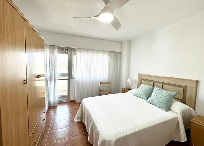 Frente A La Playa Con Vistas Y Garaje, Nucleo Cristal *